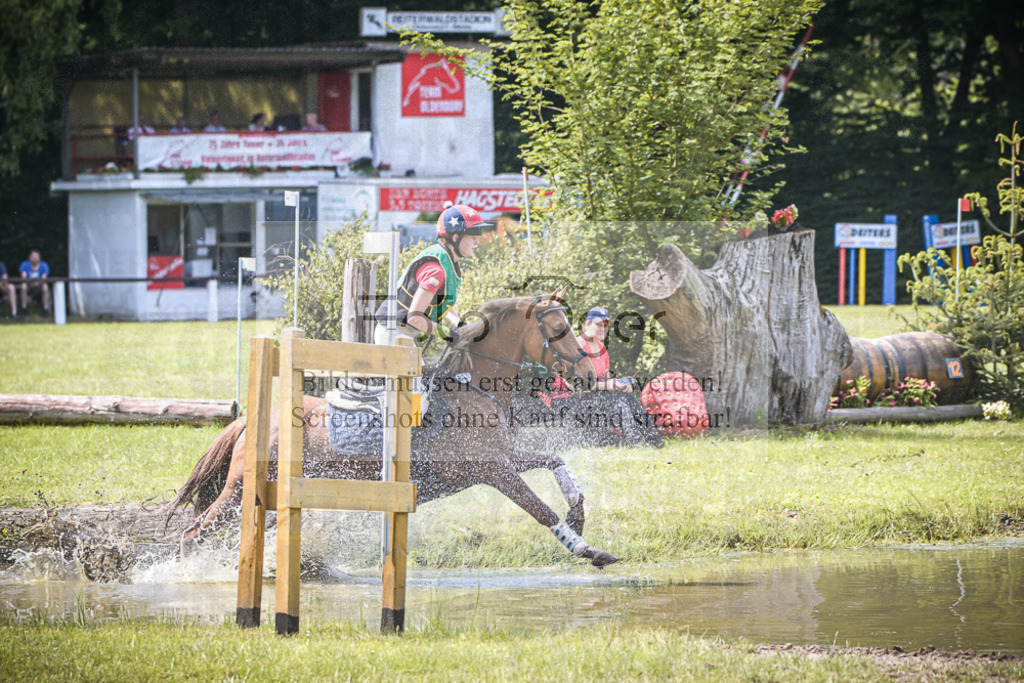 DOS_8135 | Entdecke hochwertige Reitturnierfotos von Foto Oger. Professionell, emotional und authentisch – jetzt Lieblingsmomente im Shop bestellen.Deutschlandweite Turnierfotografie. - Realisiert mit Pictrs.com