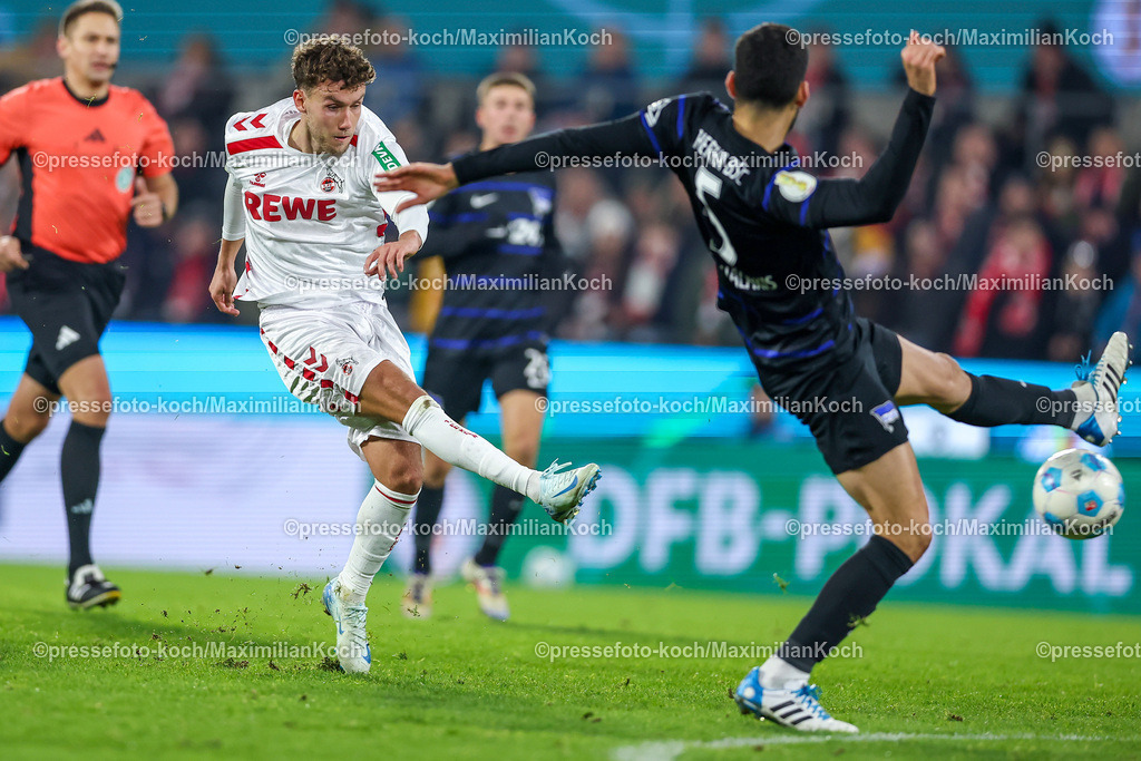 1FC04122402143 | 04.12.2024, Fußball, 1. FC Köln - Hertha BSC, Achtelfinale DFB-Pokal, RheinEnergieSTADION, Saison 2024 2025: Luca Waldschmidt (1.FC Köln #9) im Zweikampf gegen Andreas Bouchalakis (Hertha #5)DFB regulations prohibit any use of photographs as image sequences and or quasi-video.