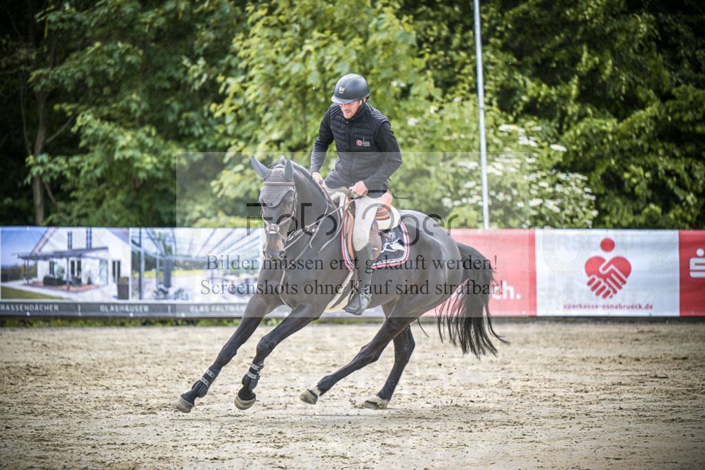 DOS_4963 | Entdecke hochwertige Reitturnierfotos von Foto Oger. Professionell, emotional und authentisch – jetzt Lieblingsmomente im Shop bestellen.Deutschlandweite Turnierfotografie. - Realisiert mit Pictrs.com