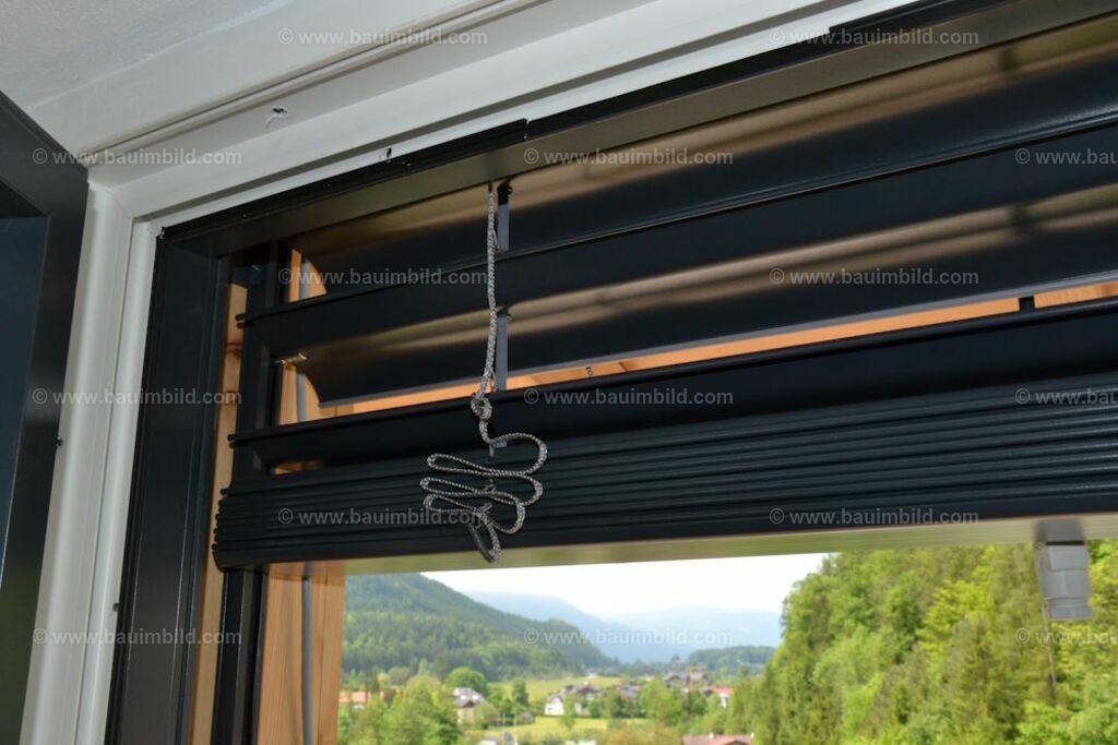 bib-lg14-fenster-0120 | Nach LV-Leistungsgruppen sortierte Detailfotos über den Bau eines Hauses. Alle Hausbau-Bilder direkt vom Urheber und Autor der Website Haus-Selber-Bauen.com