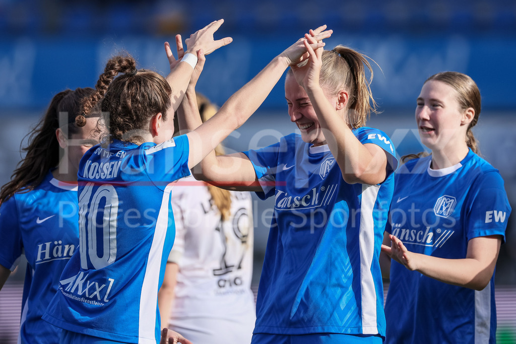 Fussball, 2. Frauen-Bundesliga, SV Meppen - FSV Gütersloh 2009 | v.li.: Nina Kossen (SV Meppen, 10) und Torschützin Nina Rolfes (SV Meppen, 3) mit Torjubel, Jubel, jubeln, jubelt, optimistisch, Spielszene, Highlight, Freude über das Tor zum 3:0, DIE DFB-RICHTLINIEN UNTERSAGEN JEGLICHE NUTZUNG VON FOTOS ALS SEQUENZBILDER UND/ODER VIDEOÄHNLICHE FOTOSTRECKEN. DFB REGULATIONS PROHIBIT ANY USE OF PHOTOGRAPHS AS IMAGE SEQUENCES AND/OR QUASI-VIDEO.