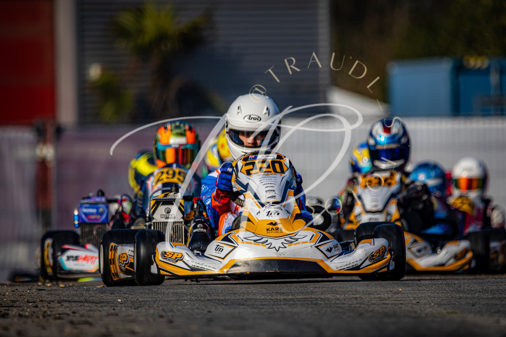 42723778-5504-41DD-AE3A-F9E0DB80448F | traudl_s_fotos