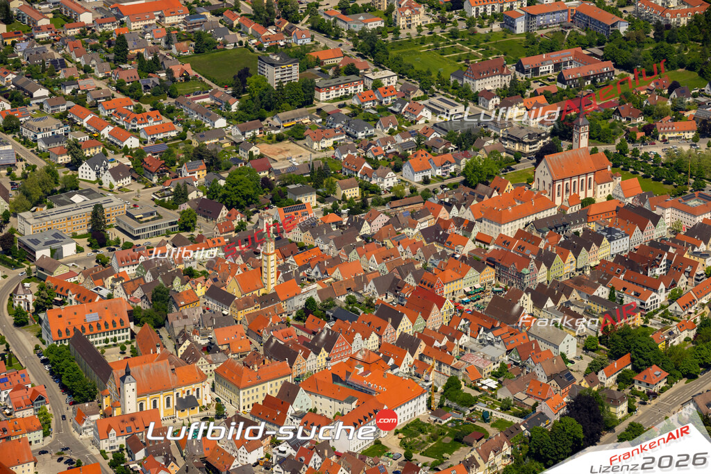 Das Luftbild zeigt Altstadt Mindelheim - Die Luftaufnahme wurde 2023 vom UL-Flugzeug aus erstellt ( keine Drohne ) - Hochauflösende Luftaufnahme - Für grossformatige Ausdrucke geeignet. Die Geschenkidee !Mit Lizenz und Bildrechte bestellbar