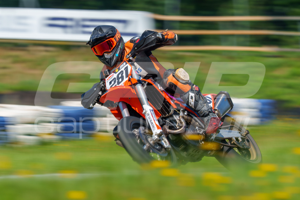 G-Cup + Supermoto Staatsmeisterschaft + Hungarian Supermoto Championship | GRIPcapture steht für authentische Sportfotografie in Österreich – für Momente, die mehr sind als Geschwindigkeit oder Ergebnis. Es geht um Emotion, Spannung, Fokus und den Augenblick, der oft nur einen Wimpernschlag dauert.Ob Motorsport, Teamsport oder 