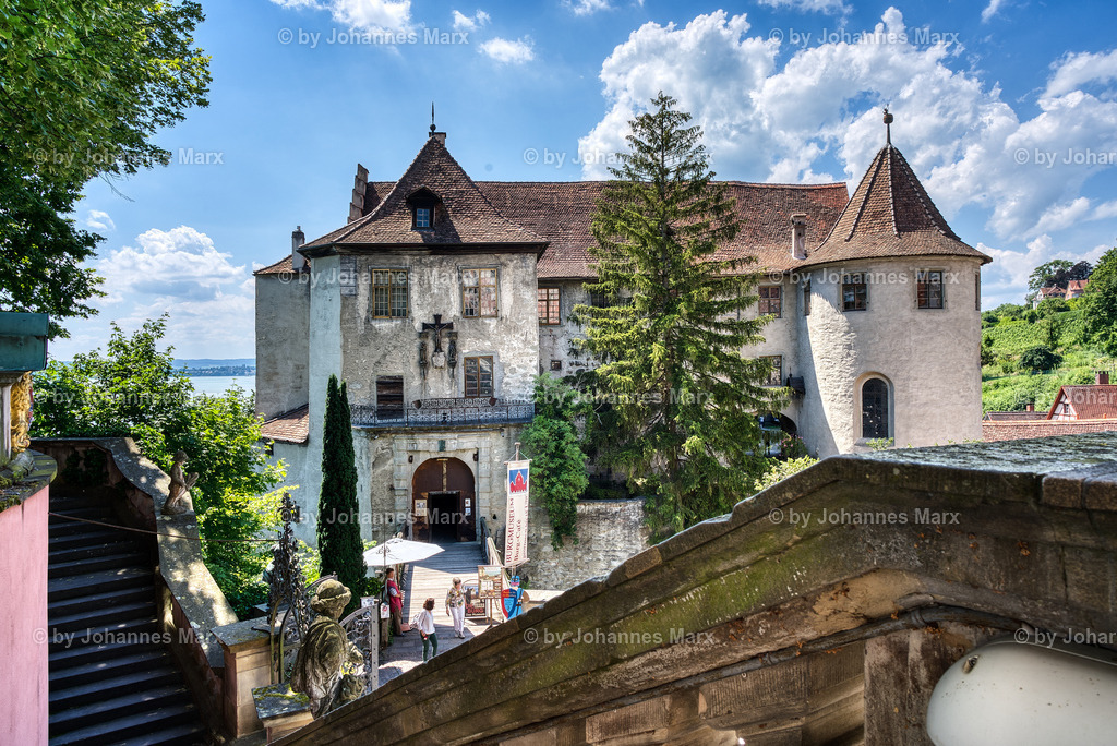 2 auf einen Streich - Alte Burg in Meersburg am Bodensee | Professionelle Landschaftsfotografie, Inneneinrichtung, Kunst für Ihre Wohnung, Kanzlei, Praxis oder als Geschenk. Aussuchen und einfach liefern lassen. Raumgestaltungsberatung auf Anfrage. - Realisiert mit Pictrs.com