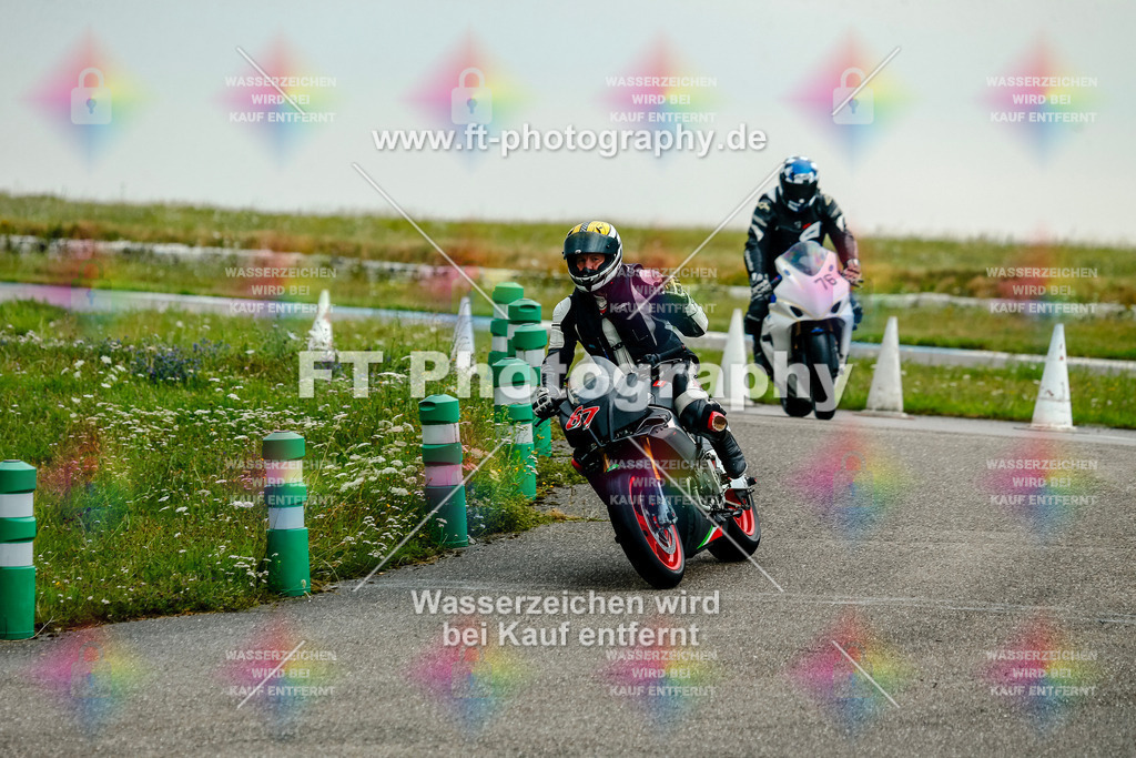 Chambley Juli-1694 | Hier findet Ihr Bilder von Touristenfahrten auf der Nürburgring Nordschleife oder von anderen Veranstaltungen die ich besucht habe. Viel Spass beim Durch Schauen 