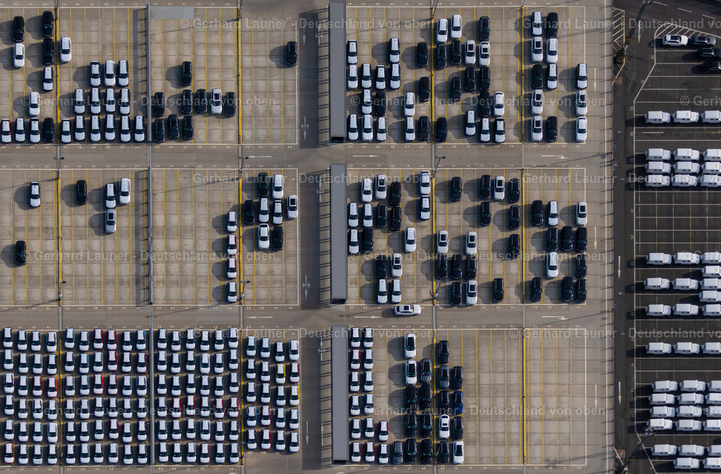 4030472 | BREMERHAVEN 01.06.2020 Containerterminal im Containerhafen des Überseehafen Am Nordhafen in Bremerhaven im Bundesland Bremen. // Container Terminal in the port of the international port Am Nordhafen in Bremerhaven in the state Bremen. Foto: Gerhard Launer