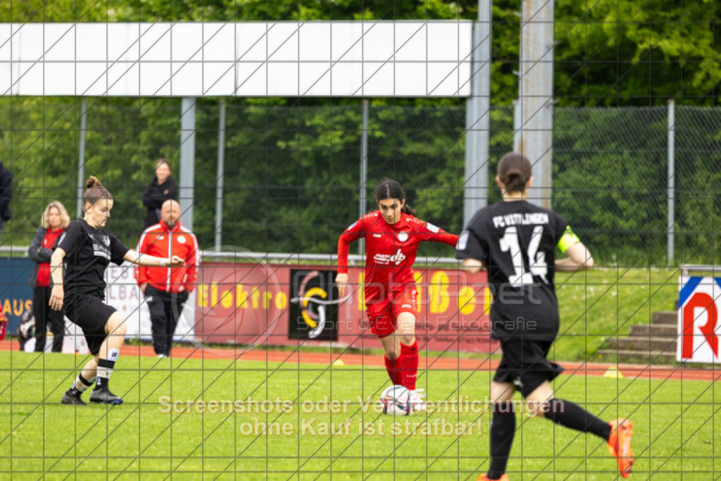 20250426_150040_0440 | #,1.FC Donzdorf (rot) vs. FC Wittlingen (schwarz), Fussball, EnBW-Oberliga B -Juniorinnen, 20. Spieltag, Saison 2024/2025, Rasenplatz, Lautertal Stadion, Süßener Straße 16, 73072 Donzdorf, 26.04.2025 - 14:00 Uhr,Foto: PhotoPeet-Sportfotografie/Peter Harich