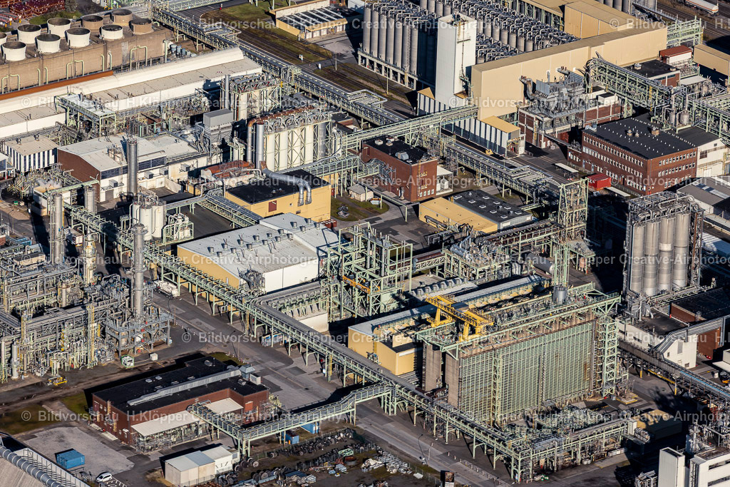 439A6818 | Technische Anlagen im Industriegebiet Chempark Dormagen im Ortsteil Chorweiler in Köln im Bundesland Nordrhein-Westfalen. Der Produktionsschwerpunkt des Standorts liegt auf der Entwicklung und Herstellung von Pflanzenschutzmitteln, Polymeren, Kunststoffen und Kautschuken - Realisiert mit Pictrs.com