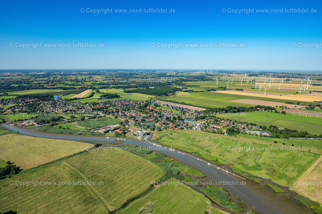 Wischhafen_Elbfähren_Wischhafen_ELS_9714130822130822 | DROCHTERSEN 13.08.2022 Fahrt eines Fähr- Schiffes der " Elbfähre Glückstadt Wischhafen " in Wischhafen im Bundesland Niedersachsen, Deutschland. Weiterführende Informationen bei: FRS Elbfähre Glückstadt Wischhafen GmbH. // Driving a ferry ship of the "Elbfaehre Glueckstadt Wischhafen" in Wischhafen in the state Lower Saxony, Germany. Further information at: FRS Elbfaehre Glueckstadt Wischhafen GmbH. Foto: Martin Elsen