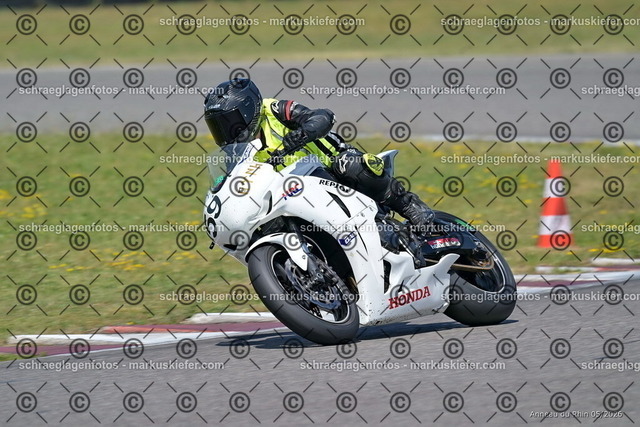 26BT02-2043 | markuskiefer.com - Realisiert mit Pictrs.com