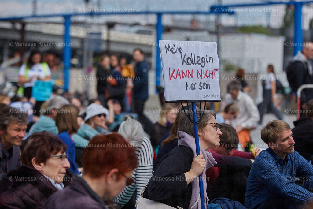 240511 LiegendDemoCFS_Hbf_17 | Vanessa Kleinwächter - Realisiert mit Pictrs.com