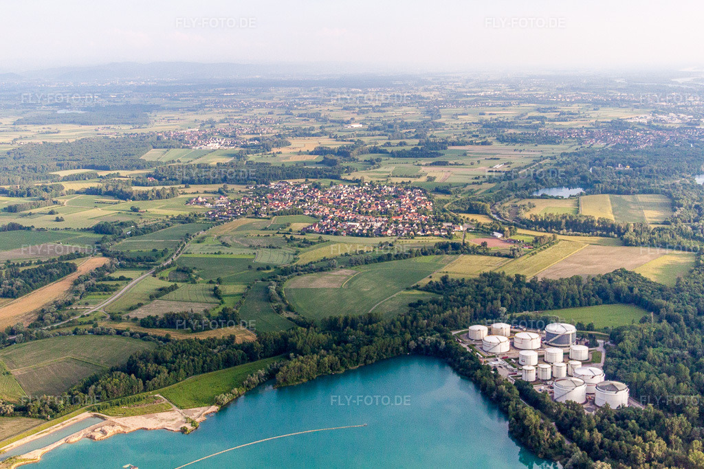 Luftbild: Oiltanking Deutschland GmbH & Co. KG vor dem Honauer Baggersee im Ortsteil Honau in Rheinau im Bundesland Baden-Württemberg in Deutschland. Foto: IMG_28878.jpg vom 14.06.2010 durch Werner Riehm/FLY-FOTO.de