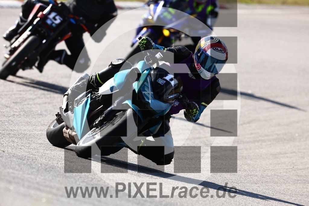 0011-20240805_00469 | Schöne Erinnerungen an spannende Momente - das festzuhalten ist unser Job. PIXELrace.de ist seit 2003 auf den Rennstrecken Europas unterwegs um die Action draußen beim Fahren und die wunderbare Stimmung imm Fahrerlager für euch einzufangen.