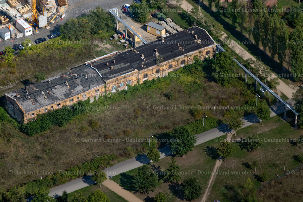 4041711 | LEIPZIG 15.09.2020 Gebäude- Ruine im Lene-Voigt-Park im Ortsteil Reudnitz in Leipzig im Bundesland Sachsen, Deutschland. // Ruin of vacant building in Lene-Voigt-Park in the district Reudnitz in Leipzig in the state Saxony, Germany. Foto: Gerhard Launer