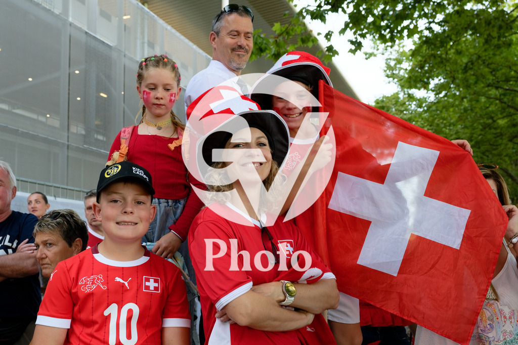 Spain v Switzerland - UEFA Women's EURO 2025 Quarter-Final | BERN, SWITZERLAND - JULY 18: Fans of Switzerland with flags /banner  during the UEFA Women's EURO 2025 Quarter-Final match between Spain v Switzerland at Stadion Wankdorf on July 18, 2025 in Bern, Switzerland. (Photo by Giuseppe Velletri/Sports Press Photo/Getty Images)