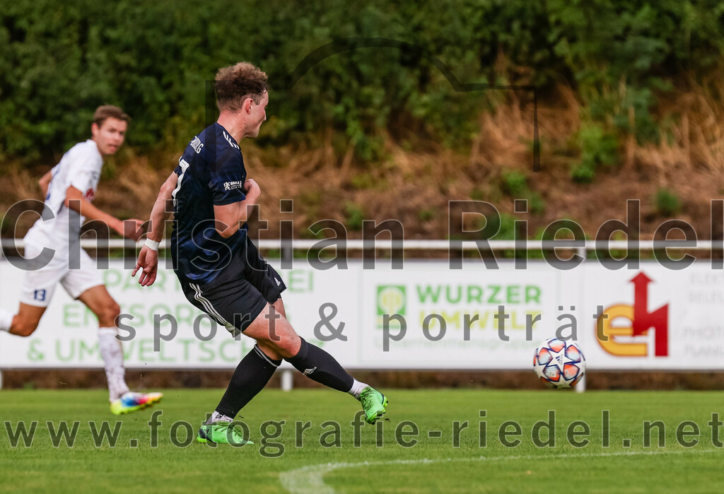 2023-07-28_039_FC_Eitting_gegen_FC_Moosburg | Eitting, Deutschland, 28.07.2023:
Fußball, Kreisliga 2023 / 2024, 1. Spieltag, FC Eitting gegen FC Moosburg, Endergebnis: 1:1

Maximilian Denteler (FC Moosburg, #17)

Foto: Christian Riedel / fotografie-riedel.net