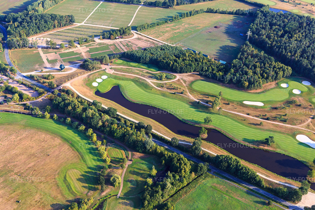 Luftbild: Gelände des Golfplatz Green Eagle Golf Courses (Luhe) im Ortsteil Luhdorf in Winsen im Bundesland Niedersachsen in Deutschland. Foto: IMG_110346.jpg vom 18.08.2018 durch Werner Riehm/FLY-FOTO.de