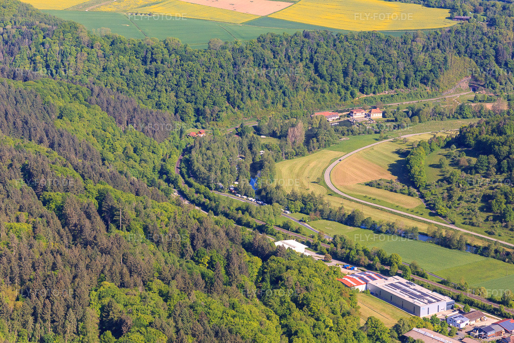 Luftbild: Camping Forelle am Tauberufer zwischen Teilbacher Mühle und Rekuplast GmbH im Ortsteil Reicholzheim in Wertheim im Bundesland Baden-Württemberg in Deutschland.Foto: IMG_146595.jpg vom 10.05.2025 durch Werner Riehm/FLY-FOTO.deCAMPINGPLATZ-FORELLE.DEREKUPLAST.DE