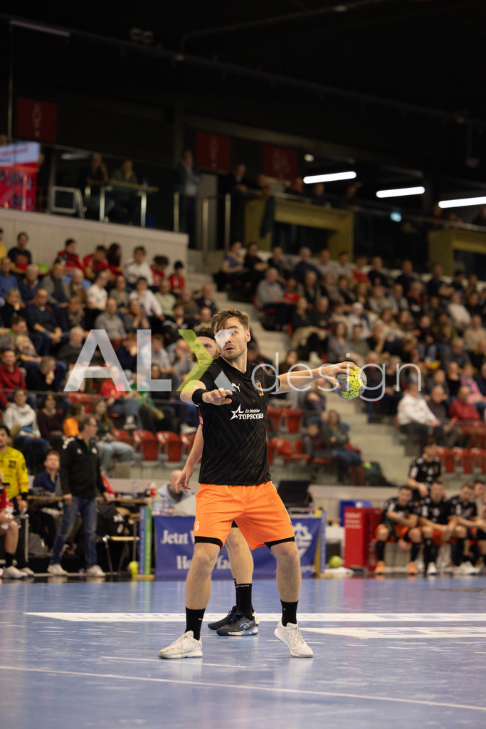 Handballen I Herren I Saison 2025-2026 I Quickline Handball League 2026 | Men I 18. Spieltag I Pfade Winterthur - Kadetten Schaffhausen I 20.12.2025 | 6 Odinn Rikhardsson (Kadetten Schaffhausen) - Flügel rechts - Realisiert mit Pictrs.com