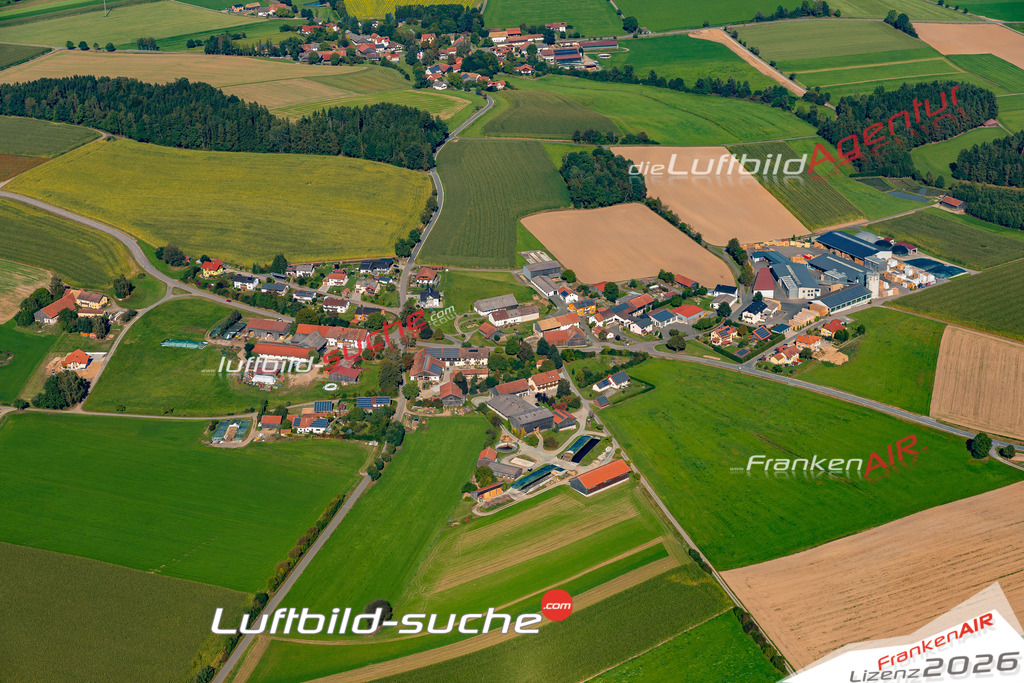 Die Luftaufnahme Trosendorf - Schönthal wurde 2021 mittels Flugzeug (keine Drohne) erstellt. Hohe Auflösung -für große Poster und Wandbilder geeignet!