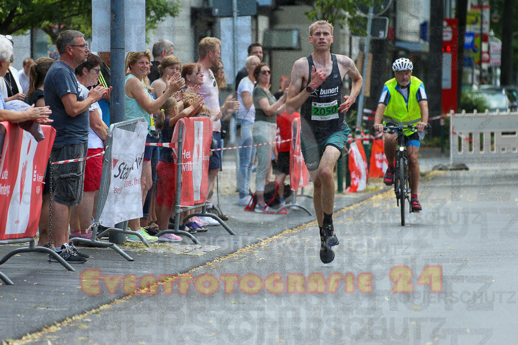 220625_1635_EX1_4692 | Sportfotografie im Rhein-Sieg Kreis, Köln, Bonn, NRW, Rheinland Pfalz, Hessen, etc. Unser Tätigkeitsfeld umfasst den Laufsport vom Volkslauf über den Marathon, Duathlon, Triathon bis zum Ultralauf wie Kölnpfad Ultra oder Schindertrail.