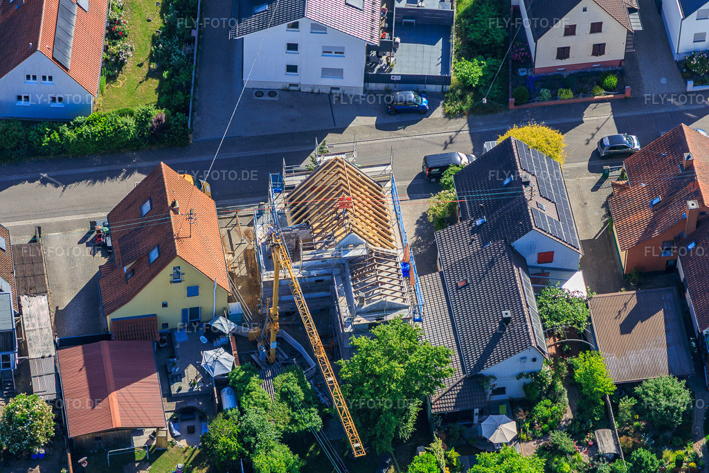 Luftbild: Baustelle zur Totalrenovierung eines EFH in der Waldstr in Kandel im Bundesland Rheinland-Pfalz in Deutschland.Foto: IMG_157098.jpg vom 29.05.2026 durch Werner Riehm/FLY-FOTO.deAuflösung des Originals: 5107 x 3405 px