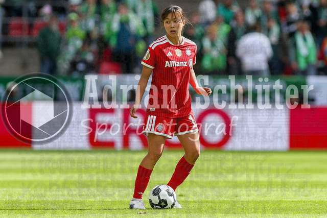 14.05.2026, GER, Fussball, Frauen, DFB-Pokal, Finale, Saison 2025/2026, VfL Wolfsburg - FC Bayern München | Momoko Tanikawa (Bayern) in Aktion am Ball, Einzelaktion