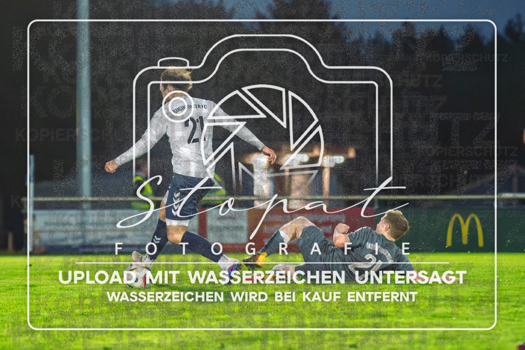 Bezirksliga Herren LG - Buchholzer FC vs Eintracht Munster | Matti Kraus (Buchholzer FC #21), Hauke-Mattes Korinek (Eintracht Munster #21); Bezirksliga Herren LG - Buchholzer FC vs Eintracht Munster am 08.05.26 in Sportzentrum Buchholz, Buchholz i.d.N. - Realisiert mit Pictrs.com