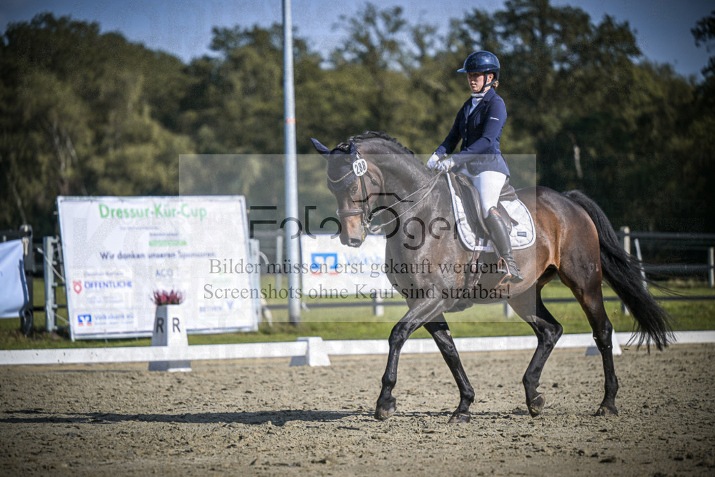 DOS_2624 | Entdecke hochwertige Reitturnierfotos von Foto Oger. Professionell, emotional und authentisch – jetzt Lieblingsmomente im Shop bestellen.Deutschlandweite Turnierfotografie. - Realisiert mit Pictrs.com