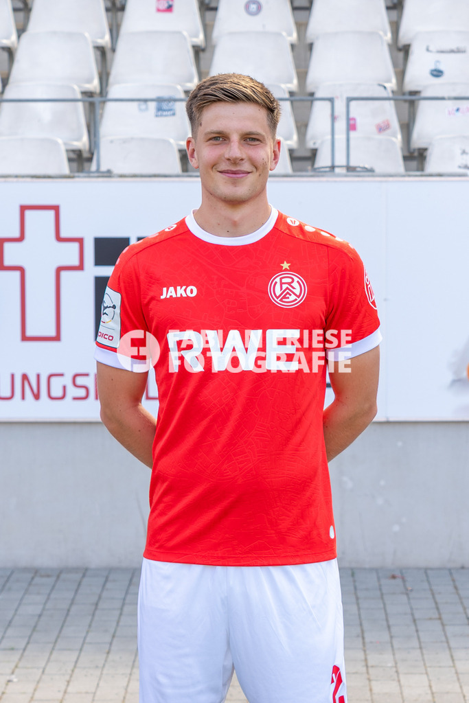 Rot-Weiss Essen; 3. Liga, Portraettermin 2026/2027, Foto: Eibner-Pressefoto/Fabian Friese | Michael Kostka (Rot-Weiss Essen, #02),Rot-Weiss Essen; 3. Liga, Portraettermin 2026/2027, Foto: Eibner-Pressefoto/Fabian Friese - Realisiert mit Pictrs.com