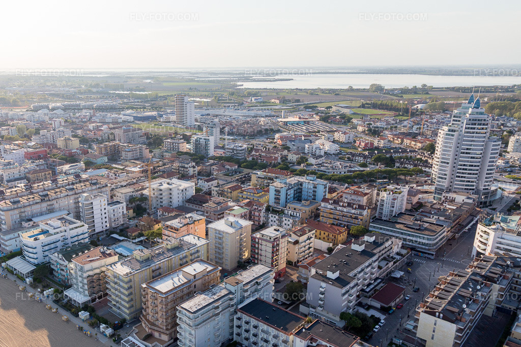 Aerial view: View of the town in Lido di Jesolo in the state Veneto, Italy.Photo: IMG_098196.jpg taken on 04/03/2017 by Werner Riehm/FLY-FOTO.comResolution of the original: 4550 x 3033 px