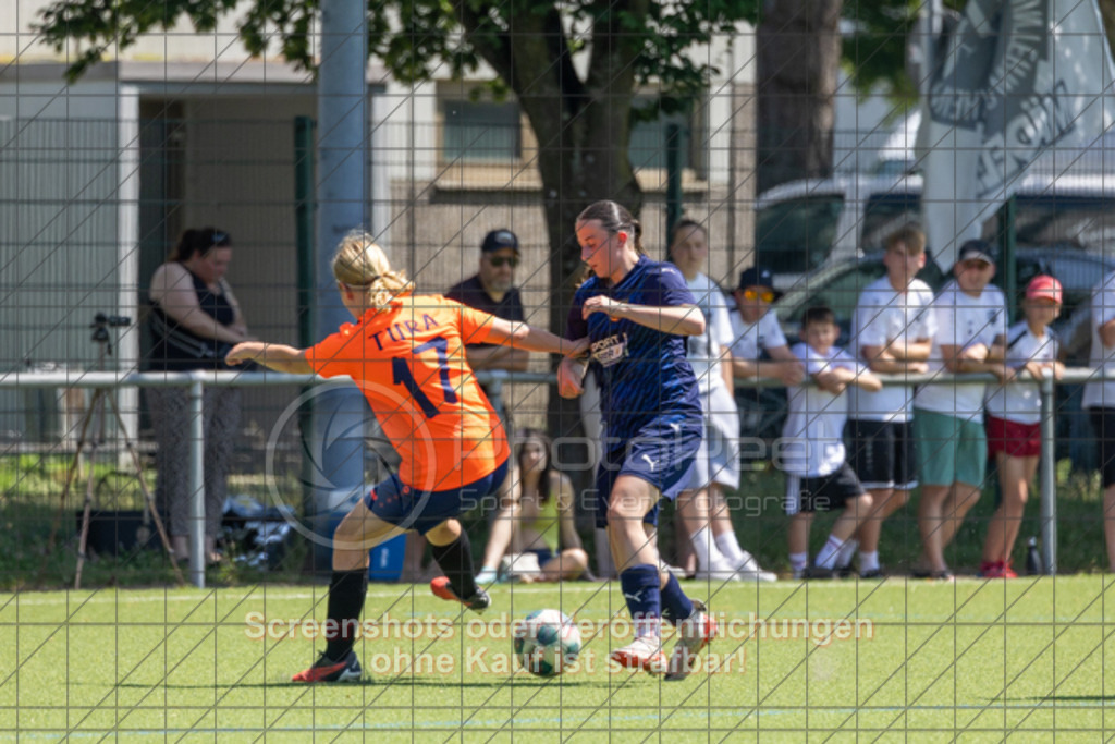 20250622_144049_0430 | #,ASV Eislingen (blau) vs. Tura Untermünkheim (orange), Fussball, Aufstiegsspiel in B-Juniorinnen-VS Nord Runde 2 - WfV, Saison 2024/2025, Kunstrasensportplatz im Ösch, Staufeneckerstraße, 73054 Eislingen, 22.06.2025 - 14:00 Uhr,Foto: PhotoPeet-Sportfotografie/Peter Harich