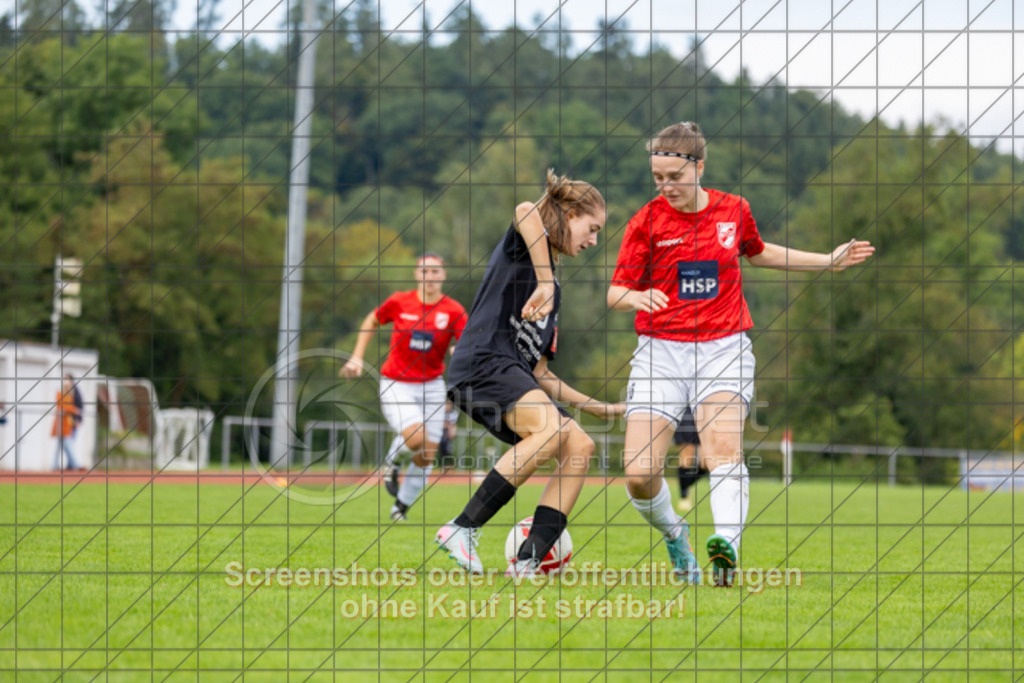 20250928_140742_0385 | #,1.FC Donzdorf (schwarz) vs. TV Derendingen (rot), Fussball, Frauen-Verbandsliga Württemberg, 03. Spieltag, Saison 2025/2026, Rasenplatz Lautertal Stadion, Süßener Straße 16, 73072 Donzdorf, 28.09.2025 - 13:00 Uhr,Foto: PhotoPeet-Sportfotografie/Peter Harich