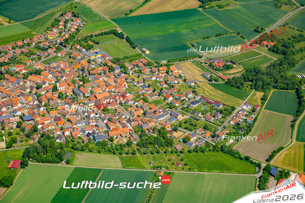 Die Luftaufnahme Hüttenheim - Willanzheim wurde 2022 vom Flugzeug aus (keine Drohne) erstellt. Hohe Auflösung -für große Poster und Wandbilder geeignet - Garantiert!