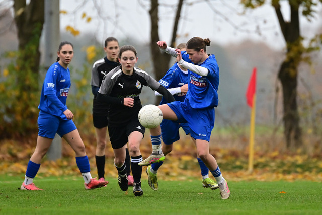 Fußball I Juniorinnen I Saison 2025-2026 I Niedersachsenpokal I Viertelfinale I JFV A-O-B-H-H - FC Rosengarten I 33051 | Der Sportfotograf. - Realisiert mit Pictrs.com