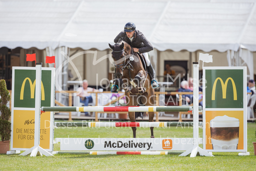 220715_LC_SprPfL1-200 | Deine schönsten Turniermomente als professionelle Fotos! Entdecke hochwertige Pferdesport-Fotografie im Online-Shop. Jetzt Fotos finden & bestellen!