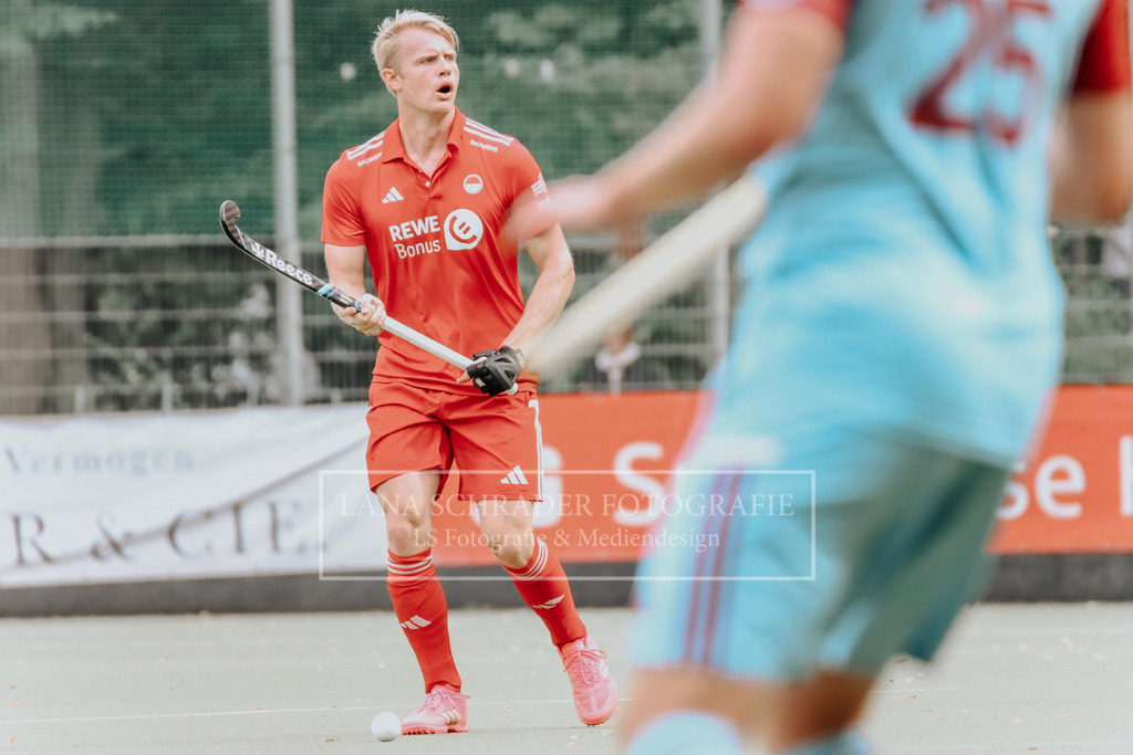 Herren_Bundesliga_02_F_RWK-UHC_21.09.25_Köln (220 von 471) | lanaschraderfotografie - Realisiert mit Pictrs.com