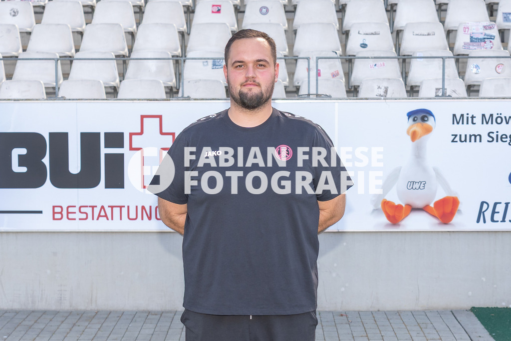Rot-Weiss Essen; 3. Liga, Portraettermin 2026/2027, Foto: Eibner-Pressefoto/Fabian Friese | DOMINIK GÖTZ (Equipment Manager)Rot-Weiss Essen; 3. Liga, Portraettermin 2026/2027, Foto: Eibner-Pressefoto/Fabian Friese - Realisiert mit Pictrs.com