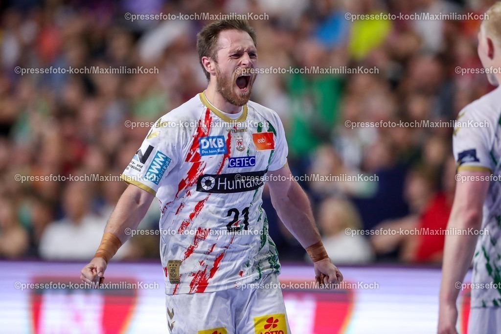 KoeEHF15062502102 | 15.06.2025, Handball, Finale TruckScout24 EHF FINAL4, LANXESS arena Köln, Füchse Berlin - SC Magdeburg: SC Magdeburg ist Champions League Sieger - Emotionen nach dem Spiel. Die Mannschaft feiert den SIeg. Albin Lagergren (Magdeburg #21) jubelnd 