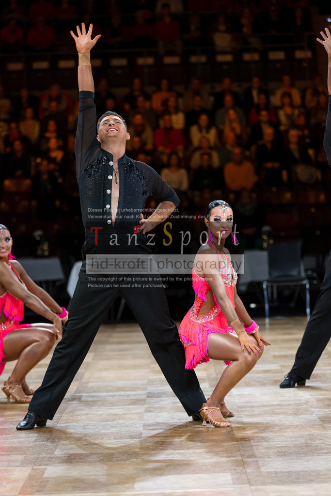 20241109_DM-Formationen_Vorrunde_0504 | Tanzsportbilder, Standardtanz, Lateintanz, WDSF, DTV, LTVB, dancecomp, goc, hessen tanzt, blaues band der spree, walzer, tango, wiener walzer, slowfox, quickstepp, samba, rumba, cha-cha-cha, paso doble. jive, hd-kroft photography, turniertanzsport