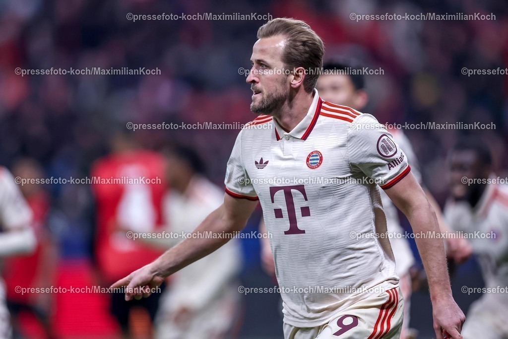 UCL11032502409 | 11.03.2025, Fußball, UEFA Champions League, Bayer 04 Leverkusen - FC Bayern München, Achtelfinale Rückspiel, BayArena, Saison 2024 2025: Torjubel nach dem 1:0 durch Torschütze Harry Kane (FC Bayern #9)DFB regulations prohibit any use of photographs as image sequences and or quasi-video.