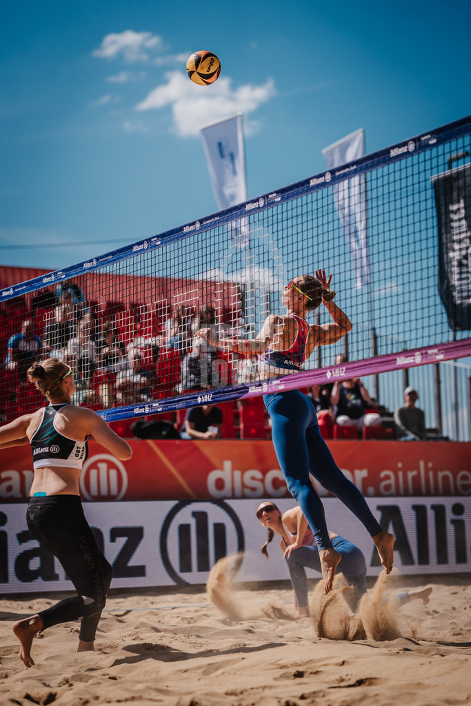 Beachvolleyball | Frauen | Allianz German Beach Tour 2025 | Tourstop Düsseldorf | 09.05.2025 | Tabea Schwarz beim Angriff