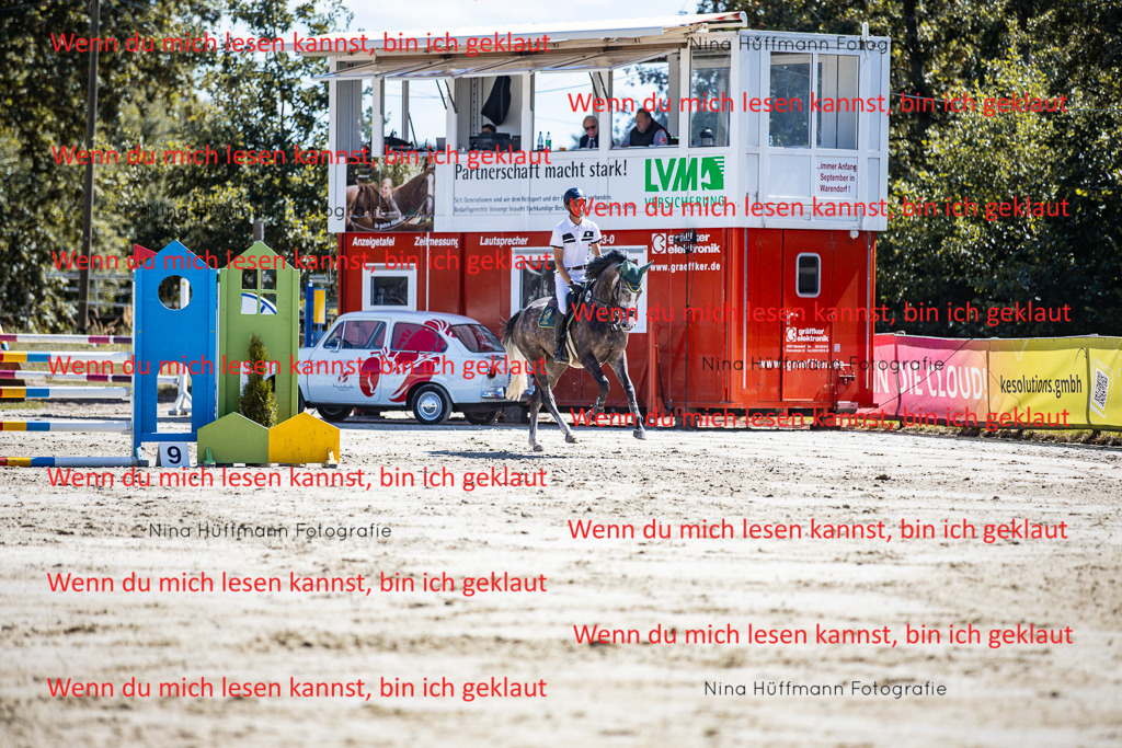 BK1A5406 | Turnierbilder Turnierfotos Nina Hüffmann Turnierfotografie Pferdefotografie Tierzeichnung Haustierzeichnung Pferdezeichnung Hundezeichnung Videograf  - Realisiert mit Pictrs.com