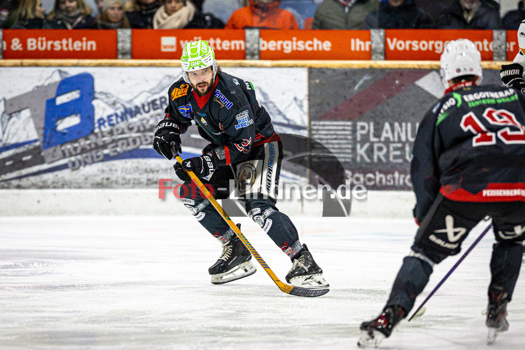 Peißenberg MINERS gegen ESV Burgau 2000 | Eishockey Bayernliga 2025/26 Vorrunde 21. Spieltag, Peißenberg MINERS gegen ESV Burgau 2000, 20251226,Dejan VOGL (MINERS 23) in Aktion,2025-12-26 in Peißenberg (flatbuy Arena Peißenberg), Dejan VOGL (MINERS 23)Copyright: WolfgangxLindner www.foto-lindner.de