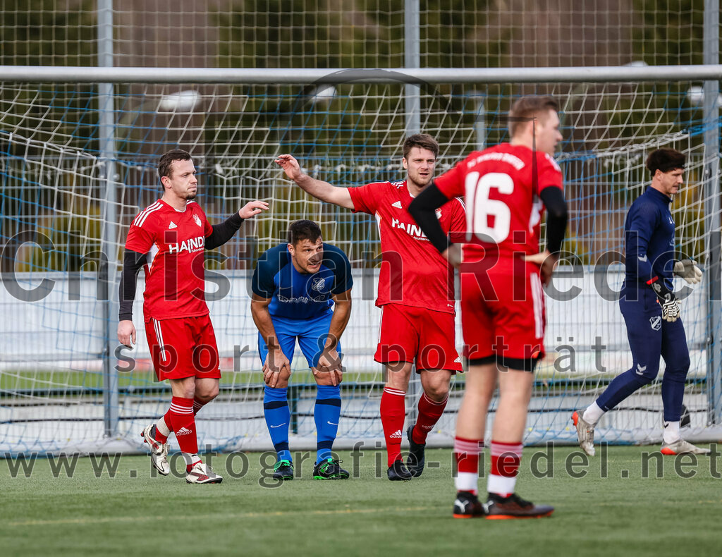 2024-02-24_096_FC_Langengeisling_gegen_FC_Walkertshofen | Erding, Deutschland, 24.02.2024:
Fußball, Bezirksliga Oberbayern Ost 2023 / 2024, Testspiel, FC Langengeisling gegen FC Walkertshofen, Endergebnis: 5:3

Christian Brandl (FC Walkertshofen, #9), Andreas Buchberger (FC Langengeisling, #5), Sebastian Zettl (FC Walkertshofen, #15), Torwart Michael Hierl (FC Langengeisling, #1)

Foto: Christian Riedel / fotografie-riedel.net