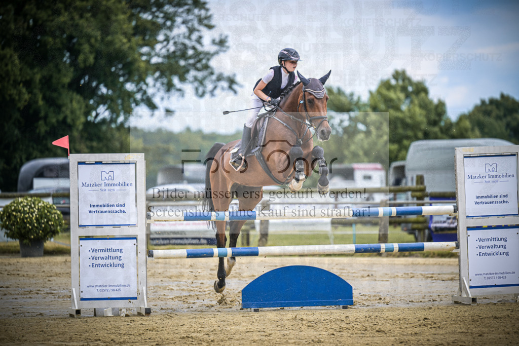 DOS_3867 | Entdecke hochwertige Reitturnierfotos von Foto Oger. Professionell, emotional und authentisch – jetzt Lieblingsmomente im Shop bestellen.Deutschlandweite Turnierfotografie. - Realisiert mit Pictrs.com
