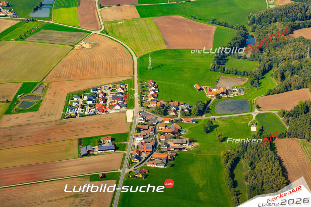 Die Luftaufnahme Inzendorf - Schmidgaden wurde 2022 vom Flugzeug aus (keine Drohne) erstellt. Hohe Auflösung -für große Poster und Wandbilder geeignet - Garantiert!