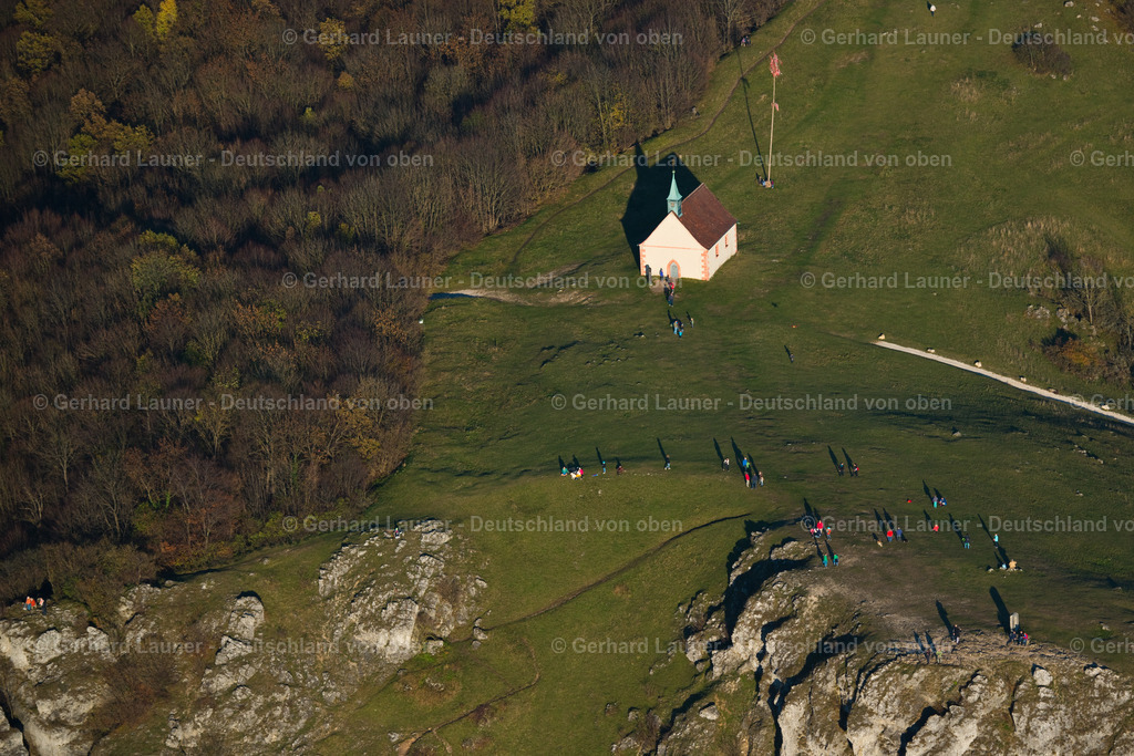3305921 | Walburgis Kapelle auf dem Walberla Gipfel, Kirchehrenbach