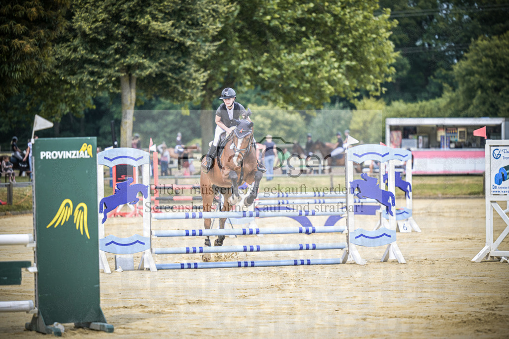 DOS_6989 | Entdecke hochwertige Reitturnierfotos von Foto Oger. Professionell, emotional und authentisch – jetzt Lieblingsmomente im Shop bestellen.Deutschlandweite Turnierfotografie. - Realisiert mit Pictrs.com